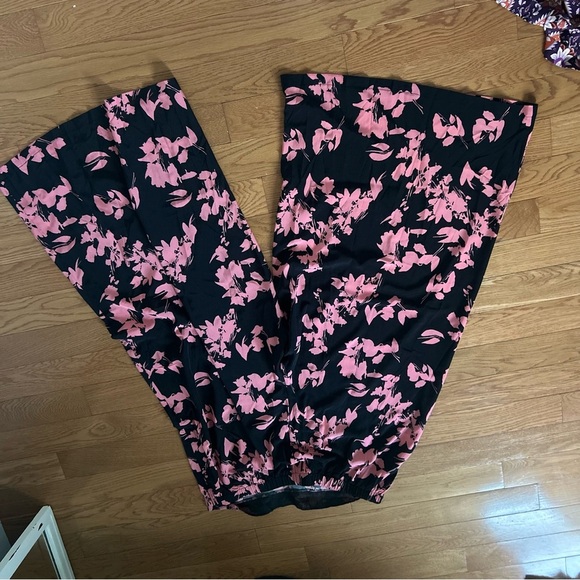 SHEIN Black and Pink Floral Wide-Leg Pants - Picture 6 of 6